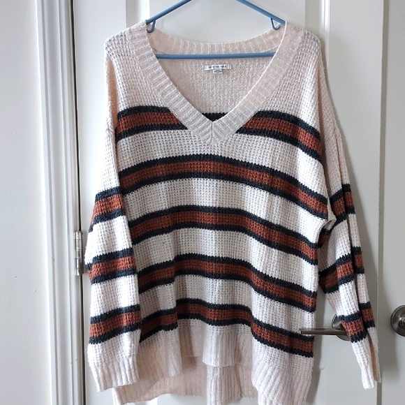 American Eagle Outfitters Sweaters - American Eagle s/p long sleeve v neck sweater white black brown